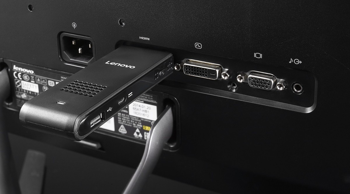 Lenovo ideacentre Stick 300 stačí zastrčit do HDMI a bezdrátově spárovat s klávesnicí a myší Lenovo ideacentre Stick 300 stačí zastrčit do HDMI a bezdrátově spárovat s klávesnicí a myší