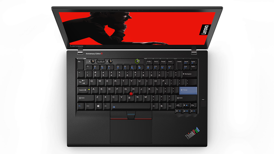ThinkPad 25 Anniversary Edition a jeho hlavní přednost: sedmiřadá klávesnice ThinkPad 25 Anniversary Edition a jeho hlavní přednost: sedmiřadá klávesnice