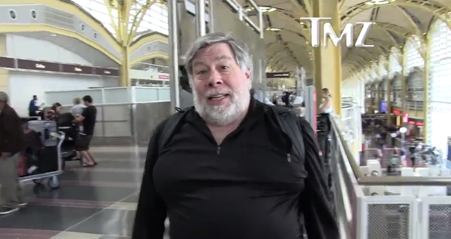 Steve Woz Wozniak nemá o informačním dnešku žádné iluze: Kdo ví, jestli nás právě teď neodposlouchává můj vlastní telefon? (Zdroj: TMZ.com) Steve Woz Wozniak nemá o informačním dnešku žádné iluze: Kdo ví, jestli nás právě teď neodposlouchává můj vlastní telefon? (Zdroj: TMZ.com)