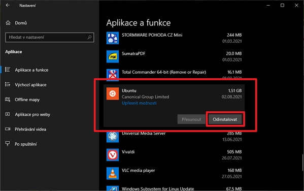 V aplikaci Nastavení přejdeme na Aplikace a v sekci Aplikace a funkce vyhledáme instalovanou linuxovou distribuci a dáme odinstalovat (Zdroj: Windows 10) V aplikaci Nastavení přejdeme na Aplikace a v sekci Aplikace a funkce vyhledáme instalovanou linuxovou distribuci a dáme odinstalovat (Zdroj: Windows 10)