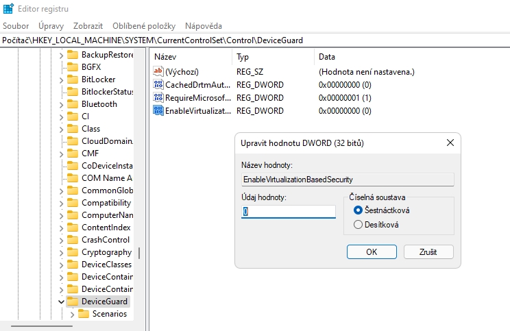 V Editoru registru navigujeme ke klíči Počítač\HKEY_LOCAL_MACHINE\SYSTEM\CurrentControlSet\Control\DeviceGuard - vytvoříme hodnotu EnableVirtualizationBasedSecurity - nastavíme Údaj hodnoty na 0 a restartujeme (Zdroj: Windows 11)